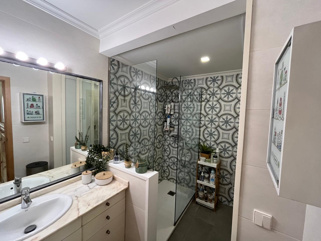 ¡Descubre el hogar de tus sueños en Julia Minguillón, Vigo!