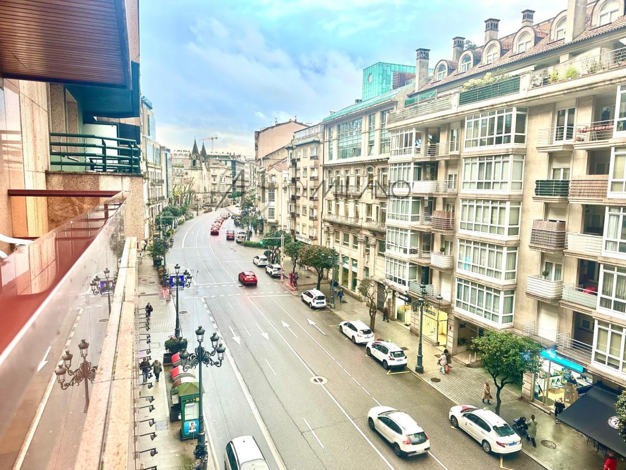 Piso amplio y con garaje en el corazón financiero de la ciudad de Vigo
