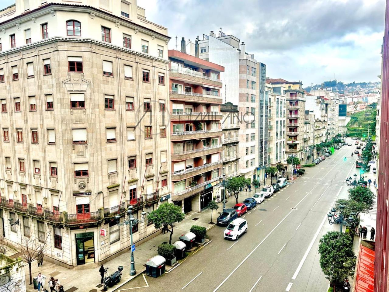 Piso amplio y con garaje en el corazón financiero de la ciudad de Vigo