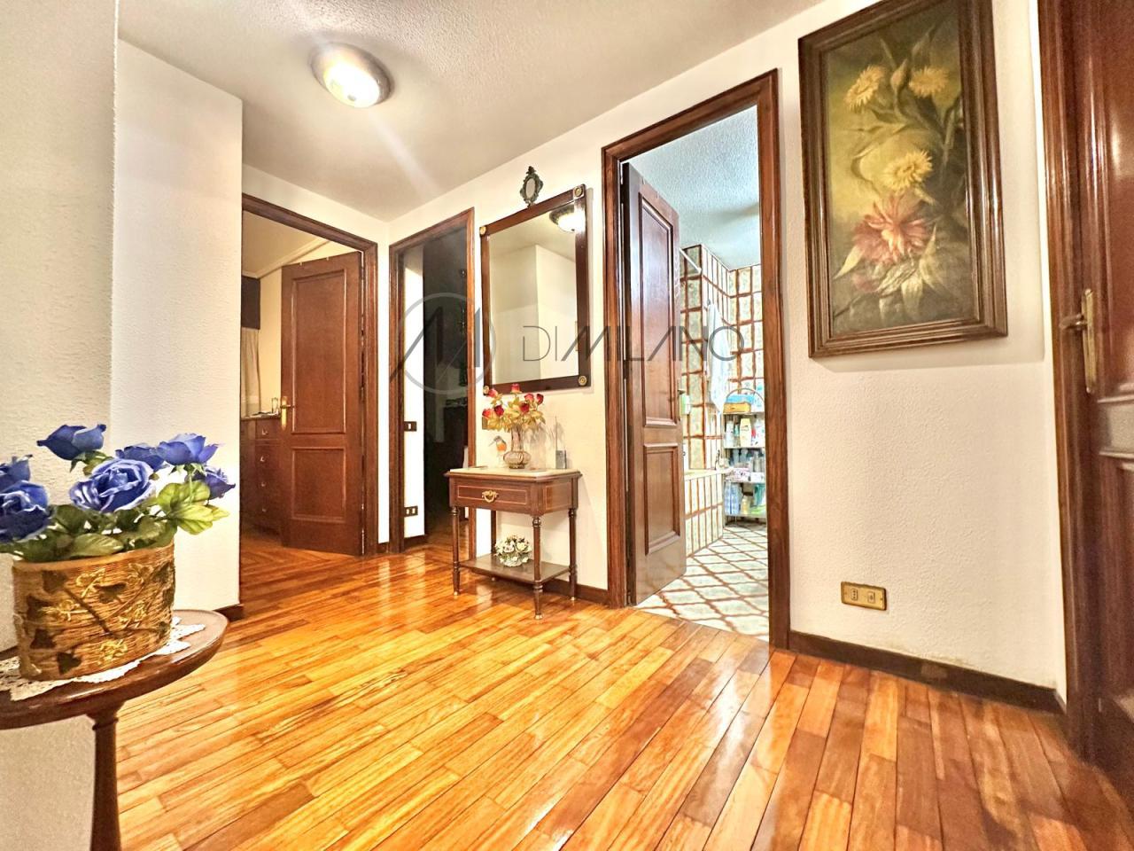 Piso amplio y con garaje en el corazón financiero de la ciudad de Vigo