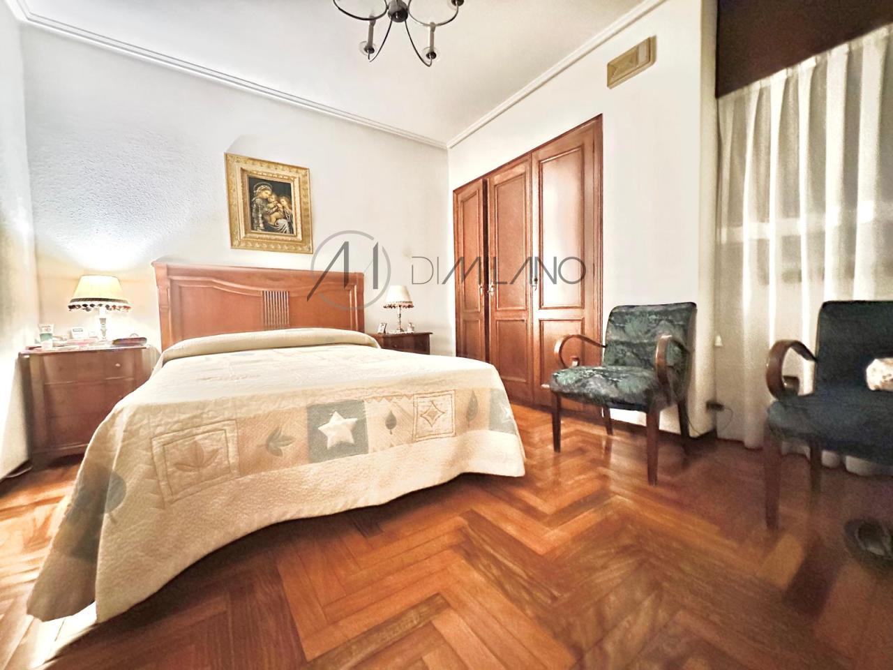 Piso amplio y con garaje en el corazón financiero de la ciudad de Vigo
