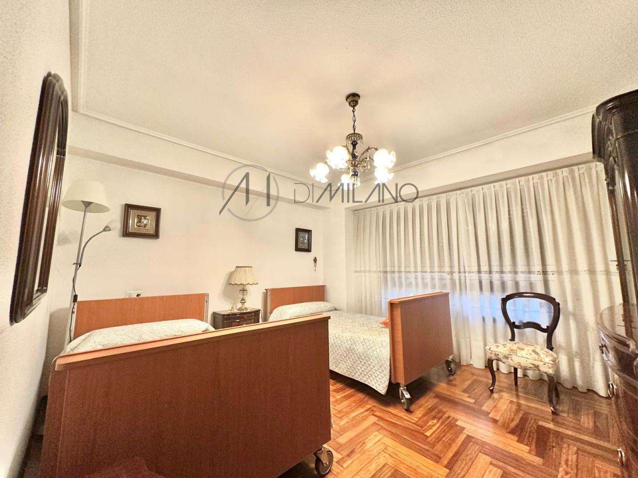 Piso amplio y con garaje en el corazón financiero de la ciudad de Vigo
