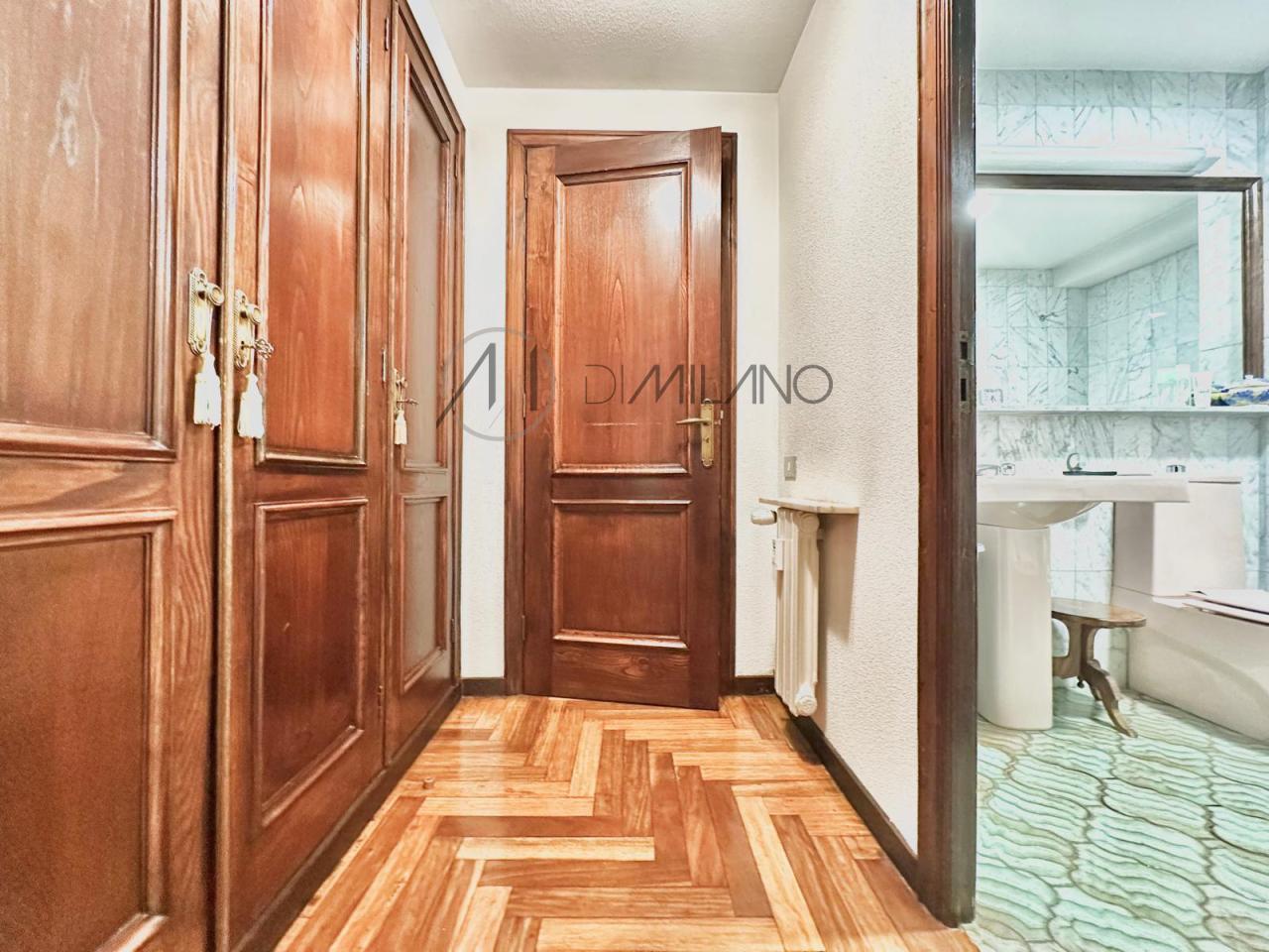 Piso amplio y con garaje en el corazón financiero de la ciudad de Vigo