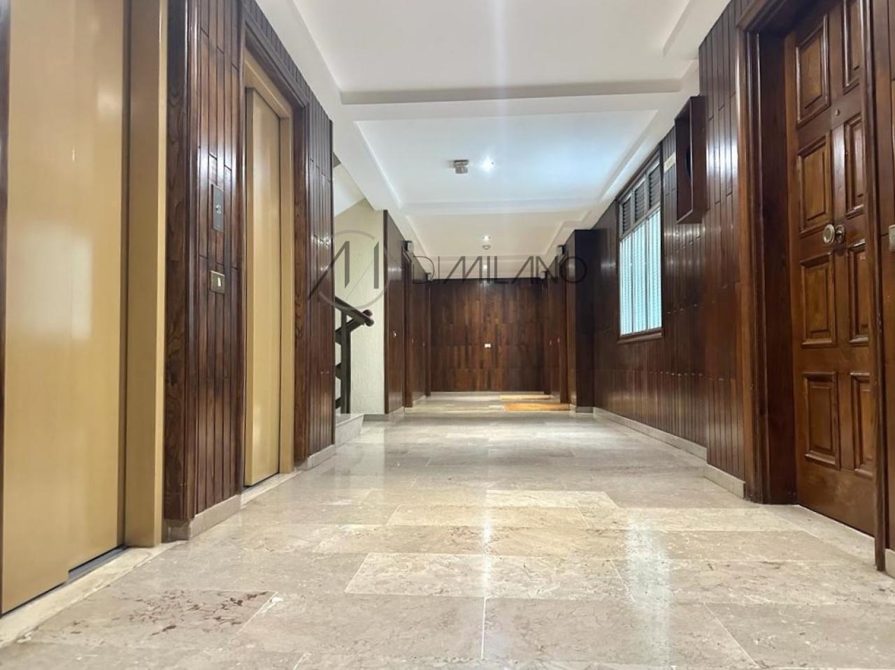 Piso amplio y con garaje en el corazón financiero de la ciudad de Vigo