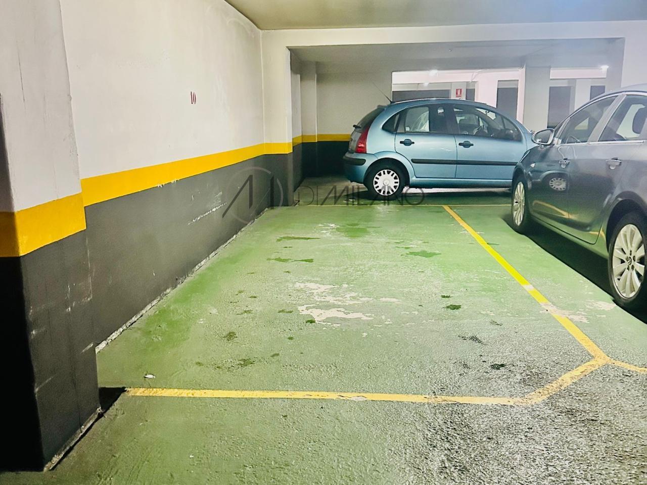 Piso amplio y con garaje en el corazón financiero de la ciudad de Vigo