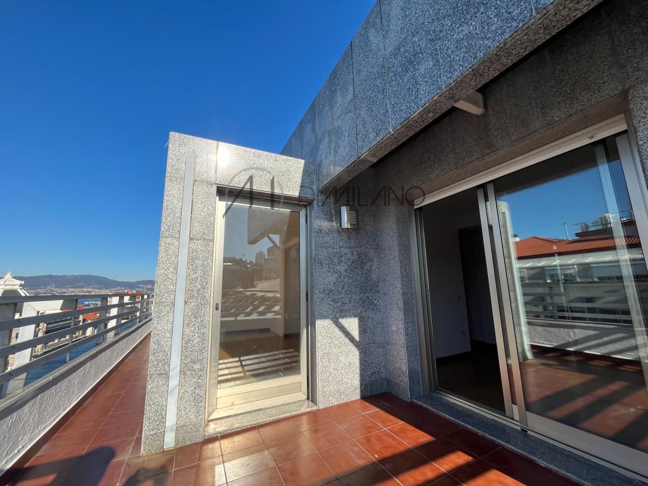 Ático con terraza en el centro financiero de la ciudad de Vigo.