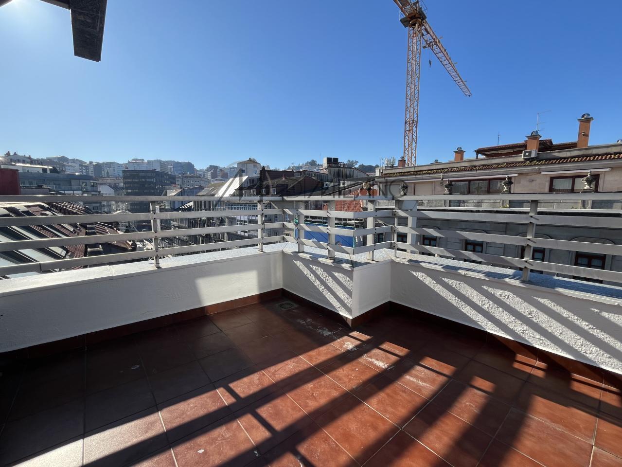 Ático con terraza en el centro financiero de la ciudad de Vigo.