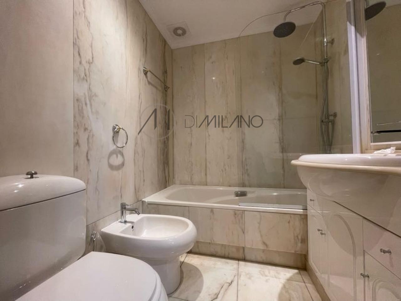 Piso de tres dormitorios con garaje y vistas al mar