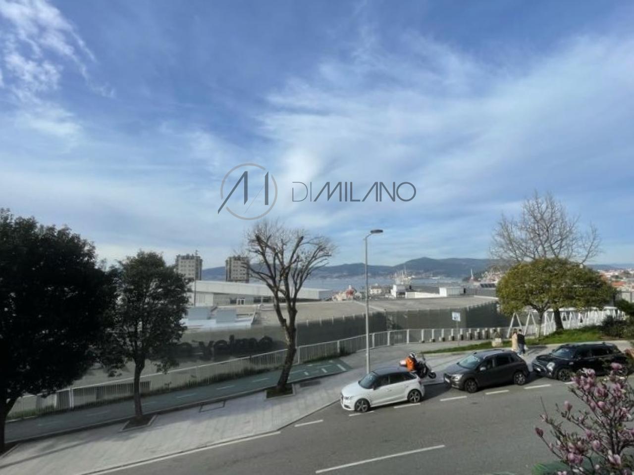 Piso de tres dormitorios con garaje y vistas al mar