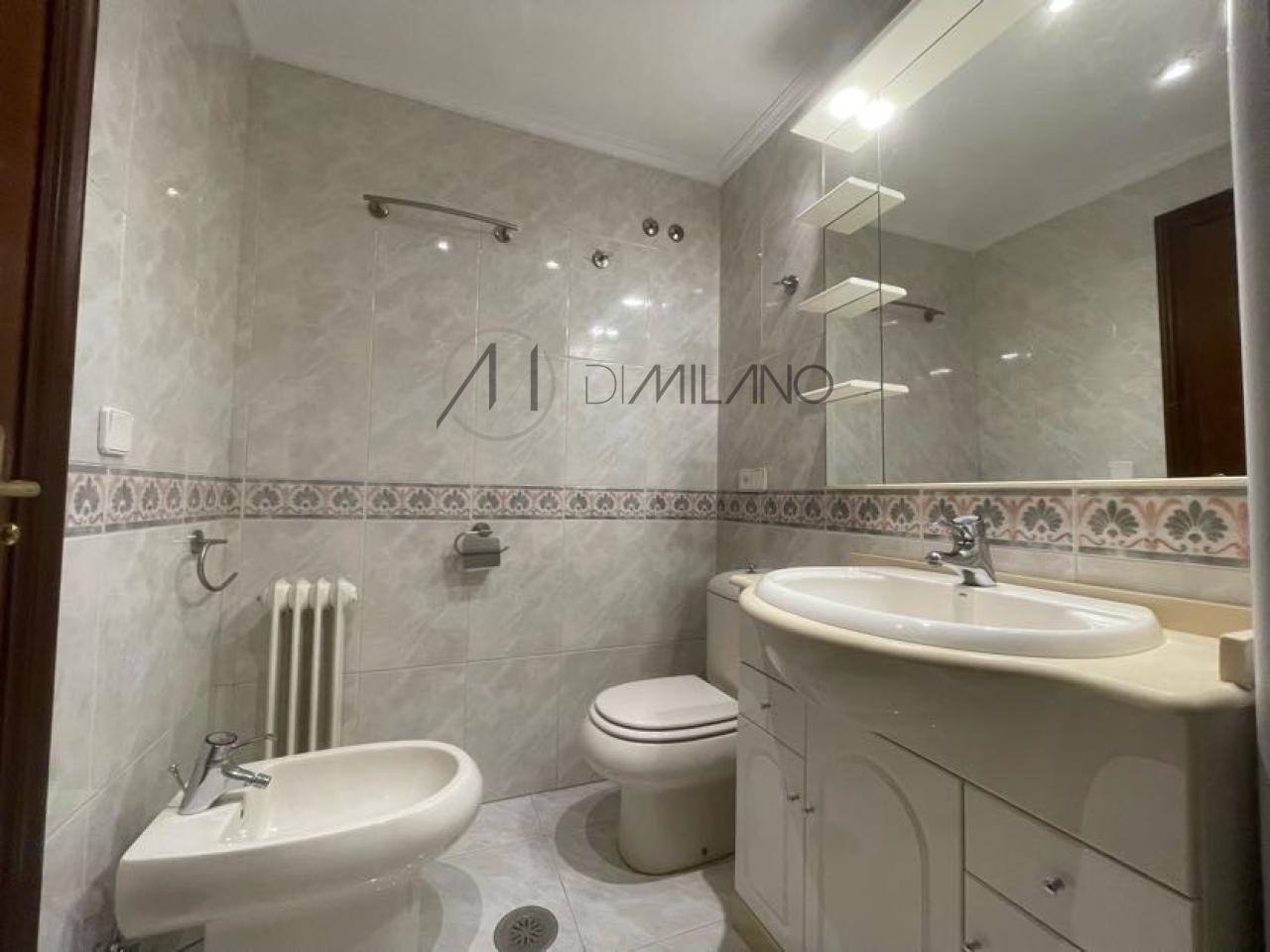 Piso de tres dormitorios con garaje y vistas al mar
