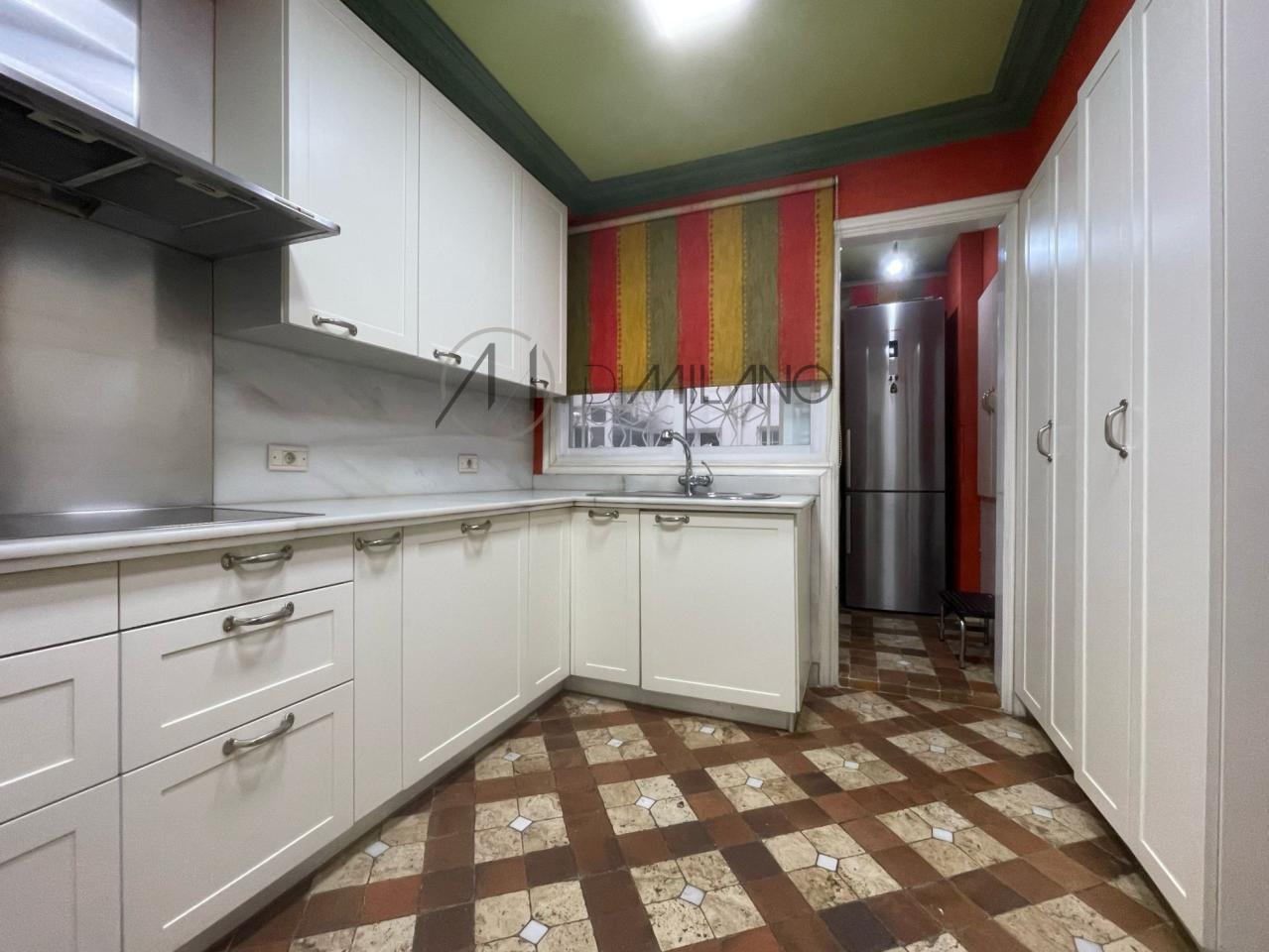 Esplendida propiedad de 234 m2 en una sola planta con dos plazas de garaje y dos trasteros.