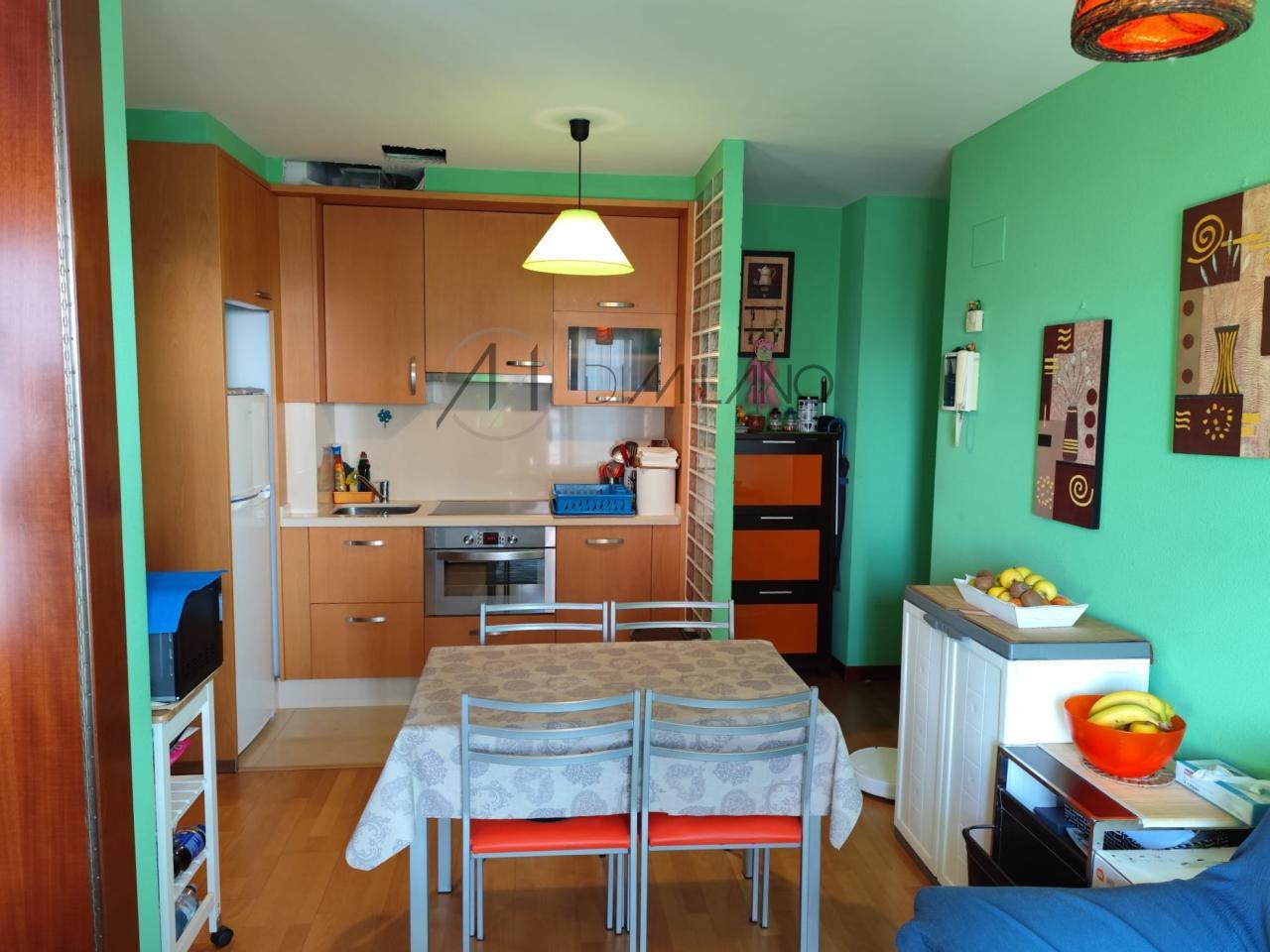 Oportunidad de inversión: piso con garaje y piscina en Vigo.