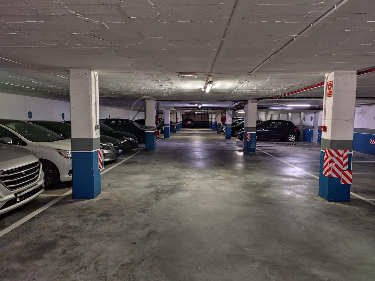 Oportunidad de inversión: piso con garaje y piscina en Vigo.