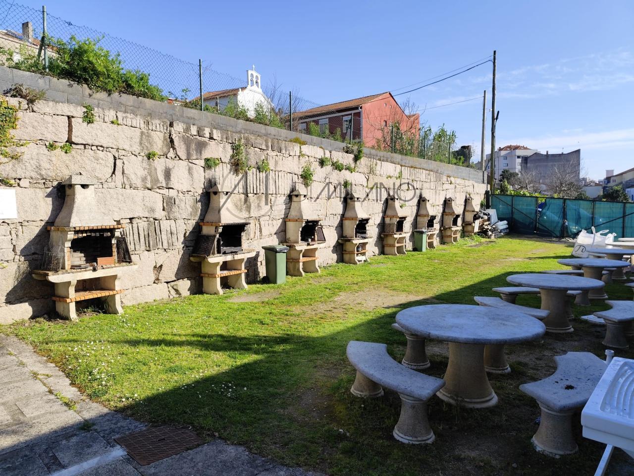 Oportunidad de inversión: piso con garaje y piscina en Vigo.