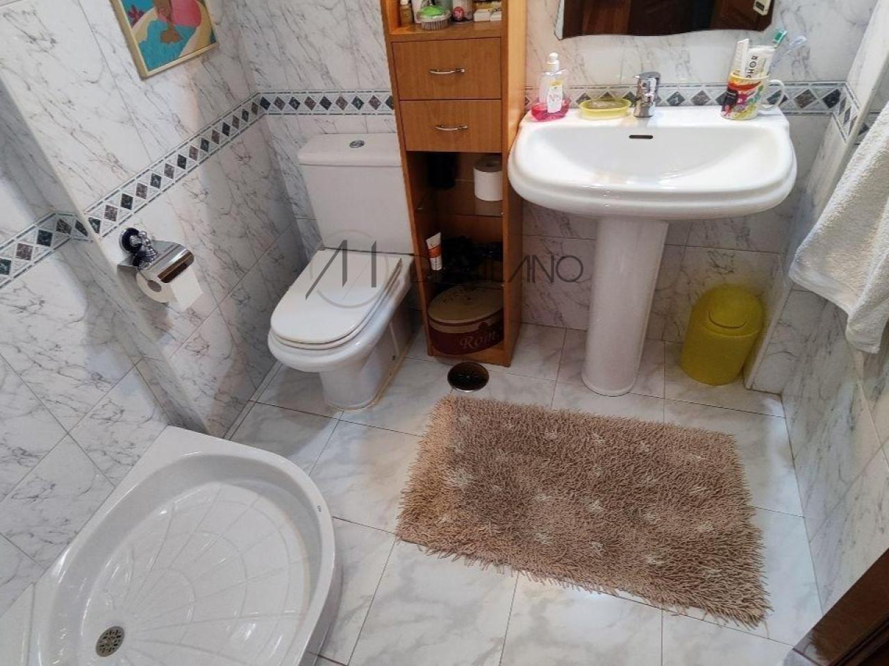Piso con garaje en la peatonal del Calvario.