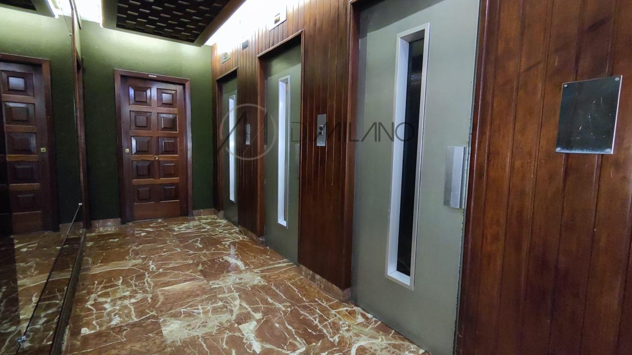 Piso amplio con garaje y trastero en el corazón de Coia.