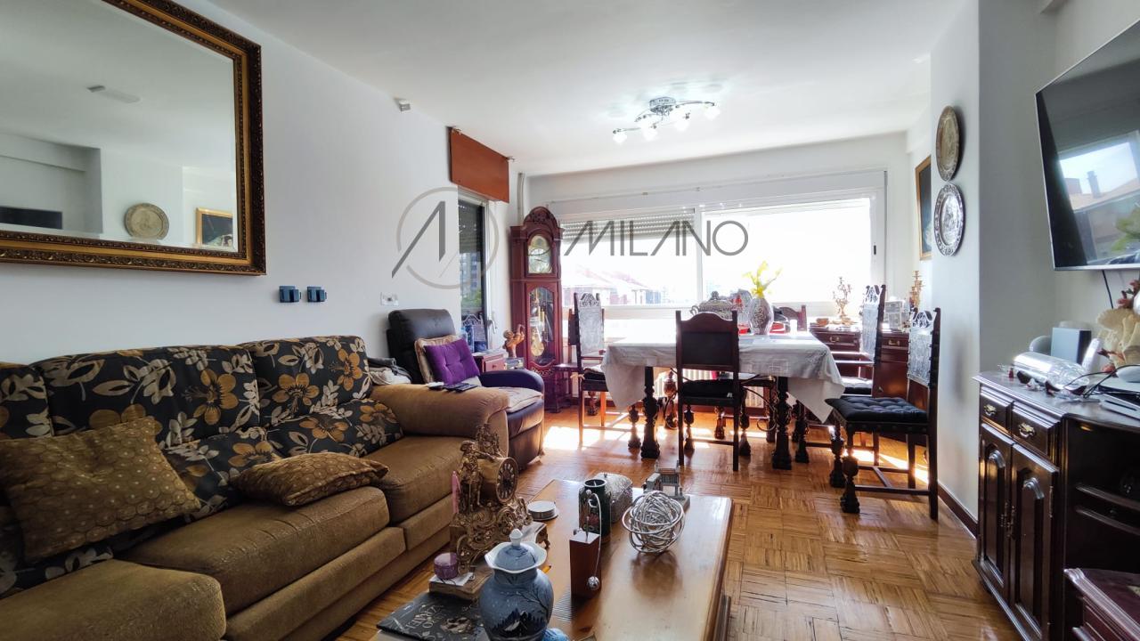 Piso amplio con garaje y trastero en el corazón de Coia.