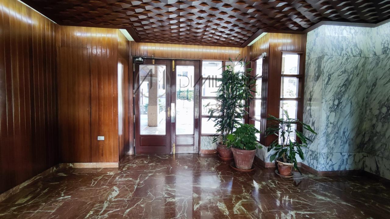 Piso amplio con garaje y trastero en el corazón de Coia.