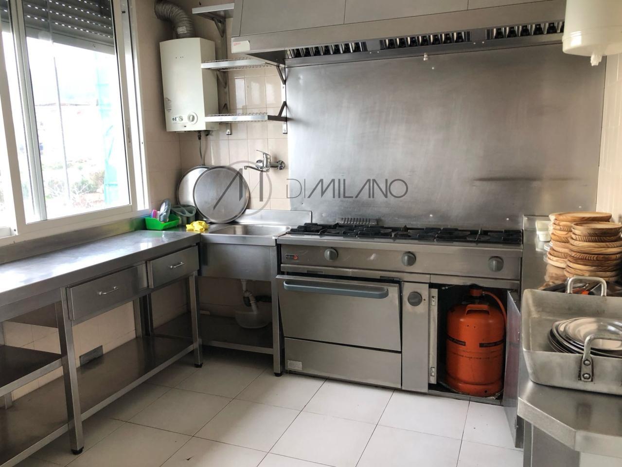 Vivienda con negocio de cafetería en Meira (Moaña): Un lugar con encanto y potencial.