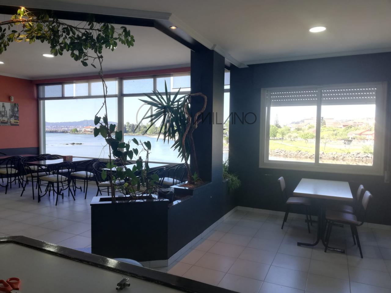 Vivienda con negocio de cafetería en Meira (Moaña): Un lugar con encanto y potencial.