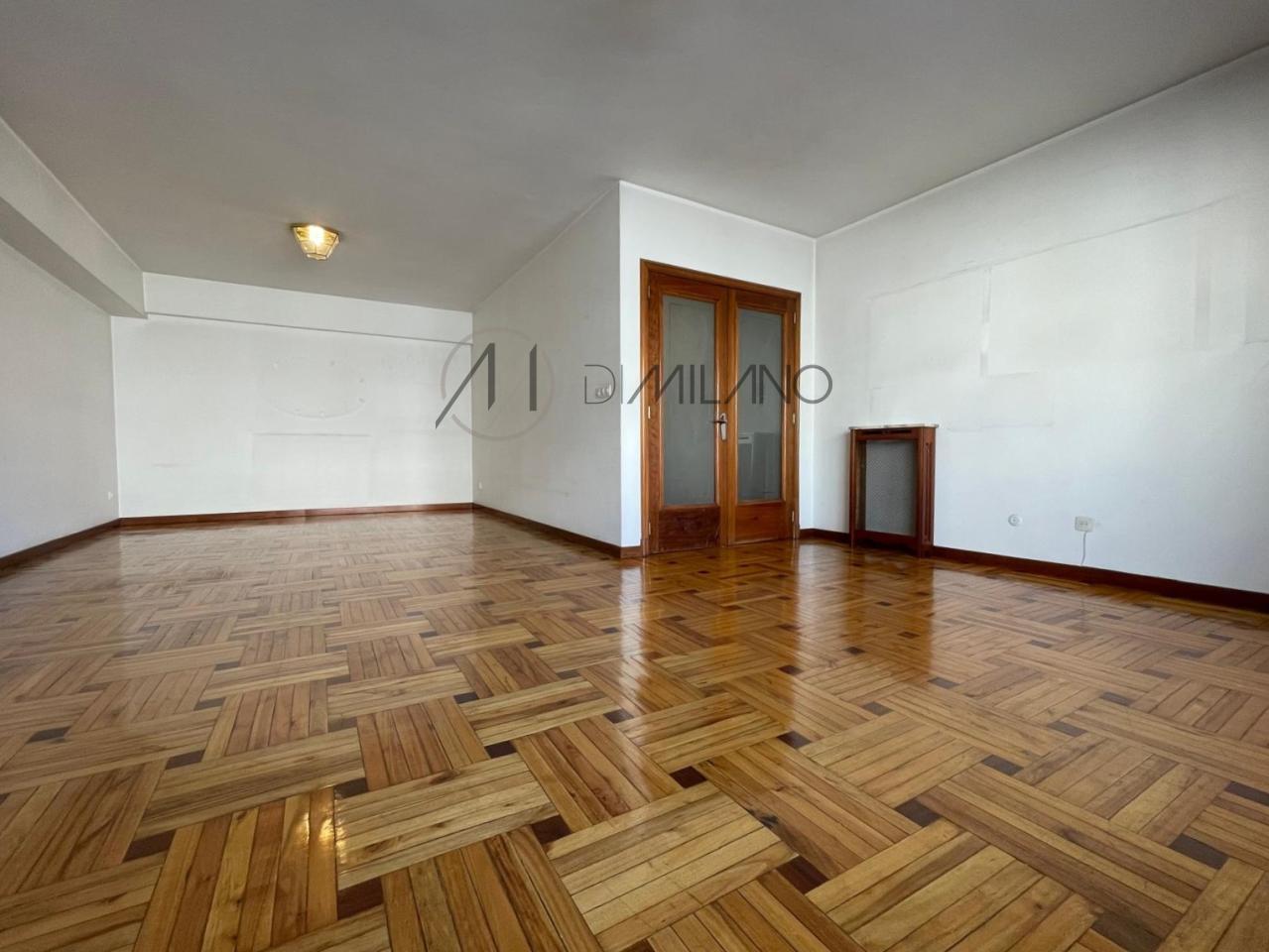 Diseña tu nuevo hogar en este amplio piso con garaje