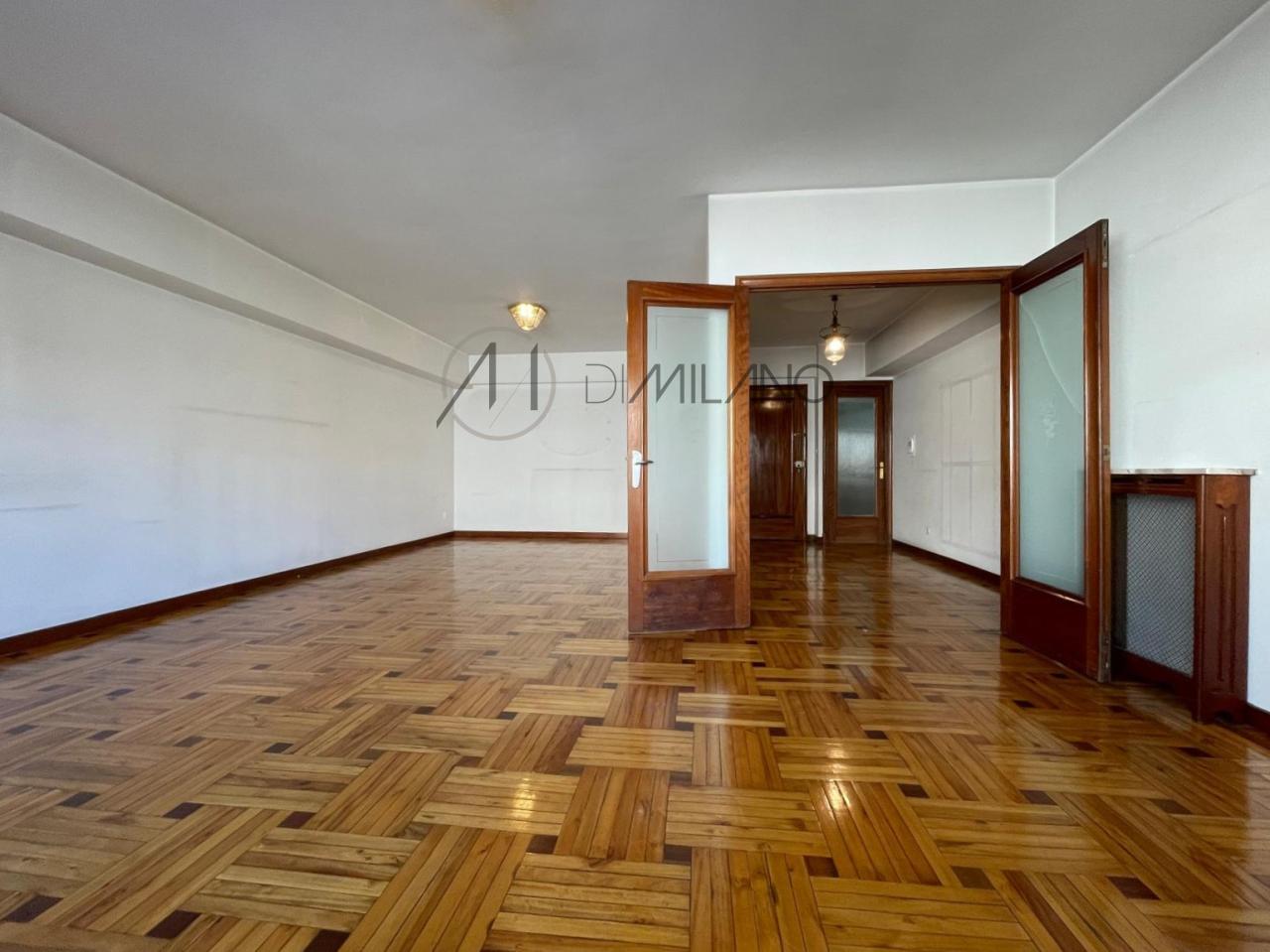 Diseña tu nuevo hogar en este amplio piso con garaje