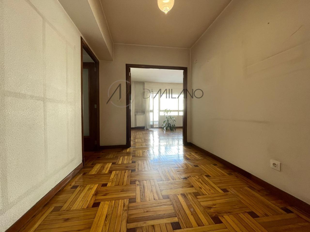 Diseña tu nuevo hogar en este amplio piso con garaje