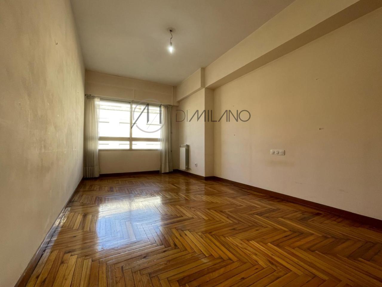 Diseña tu nuevo hogar en este amplio piso con garaje