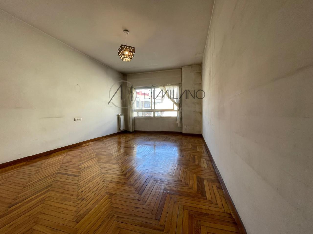 Diseña tu nuevo hogar en este amplio piso con garaje