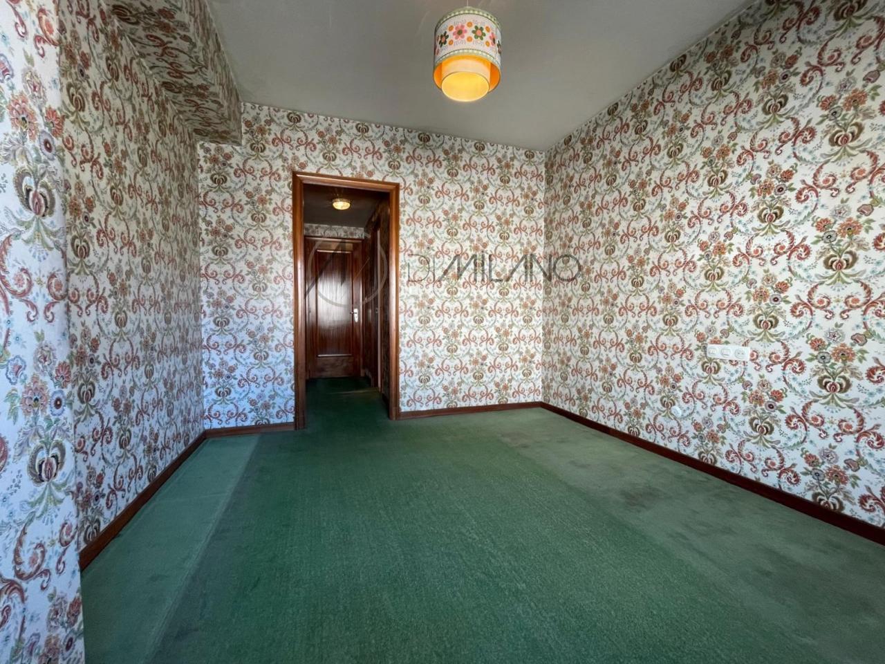 Diseña tu nuevo hogar en este amplio piso con garaje