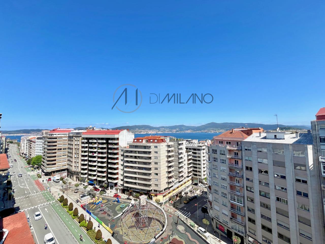 Especular Ático con Terraza y Espectaculares Vistas a la Ría de Vigo