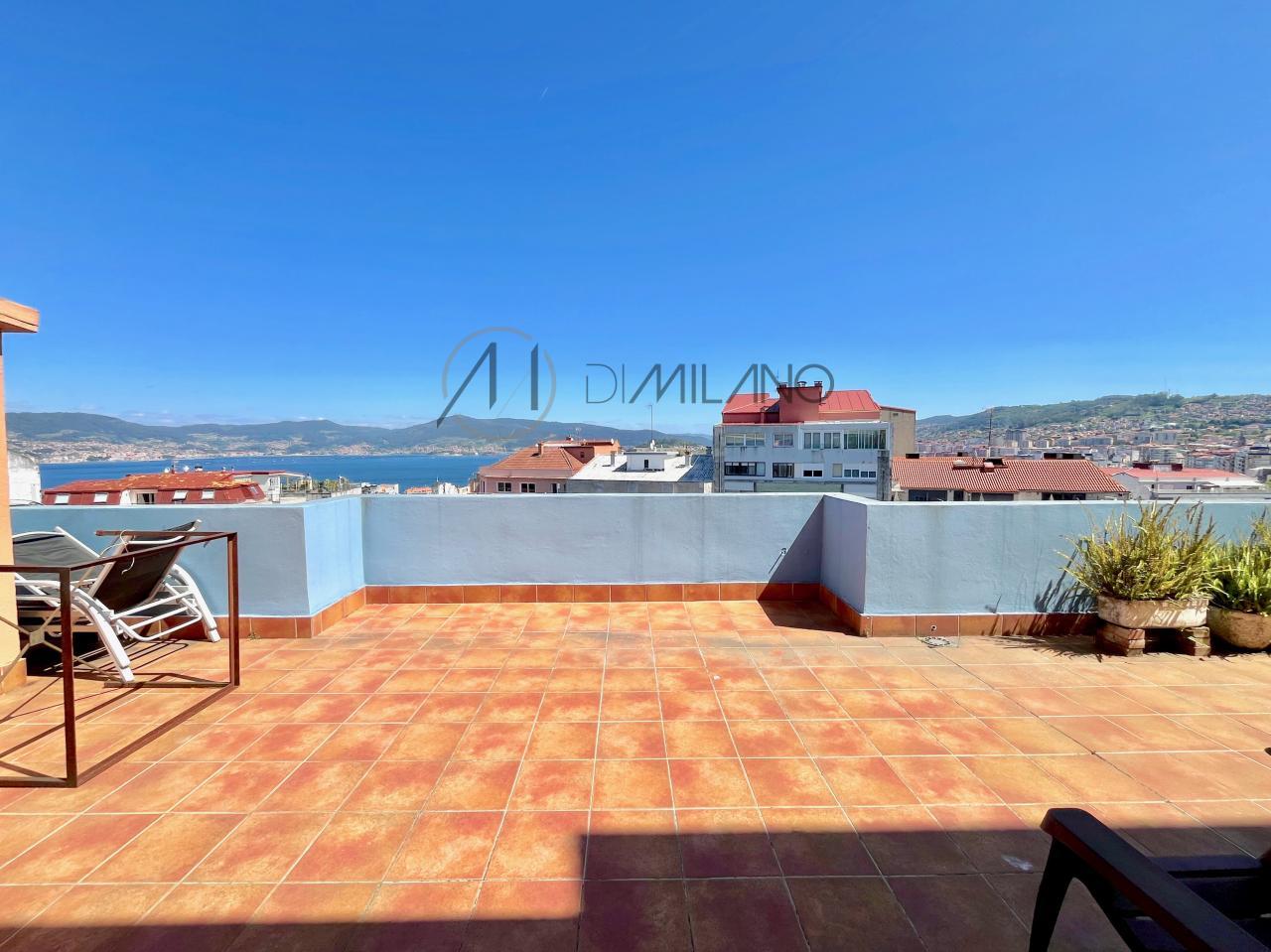 Especular Ático con Terraza y Espectaculares Vistas a la Ría de Vigo