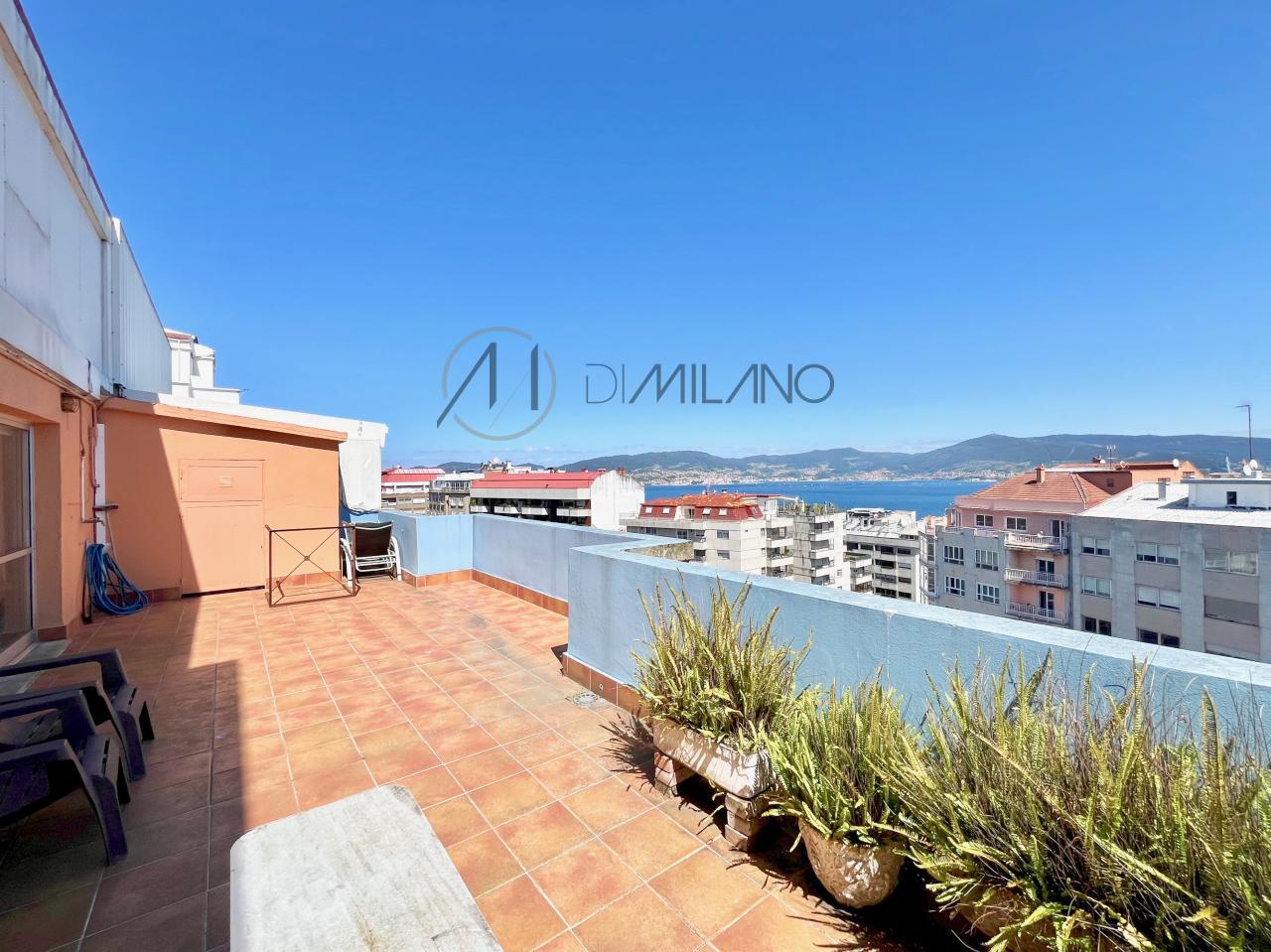 Especular Ático con Terraza y Espectaculares Vistas a la Ría de Vigo