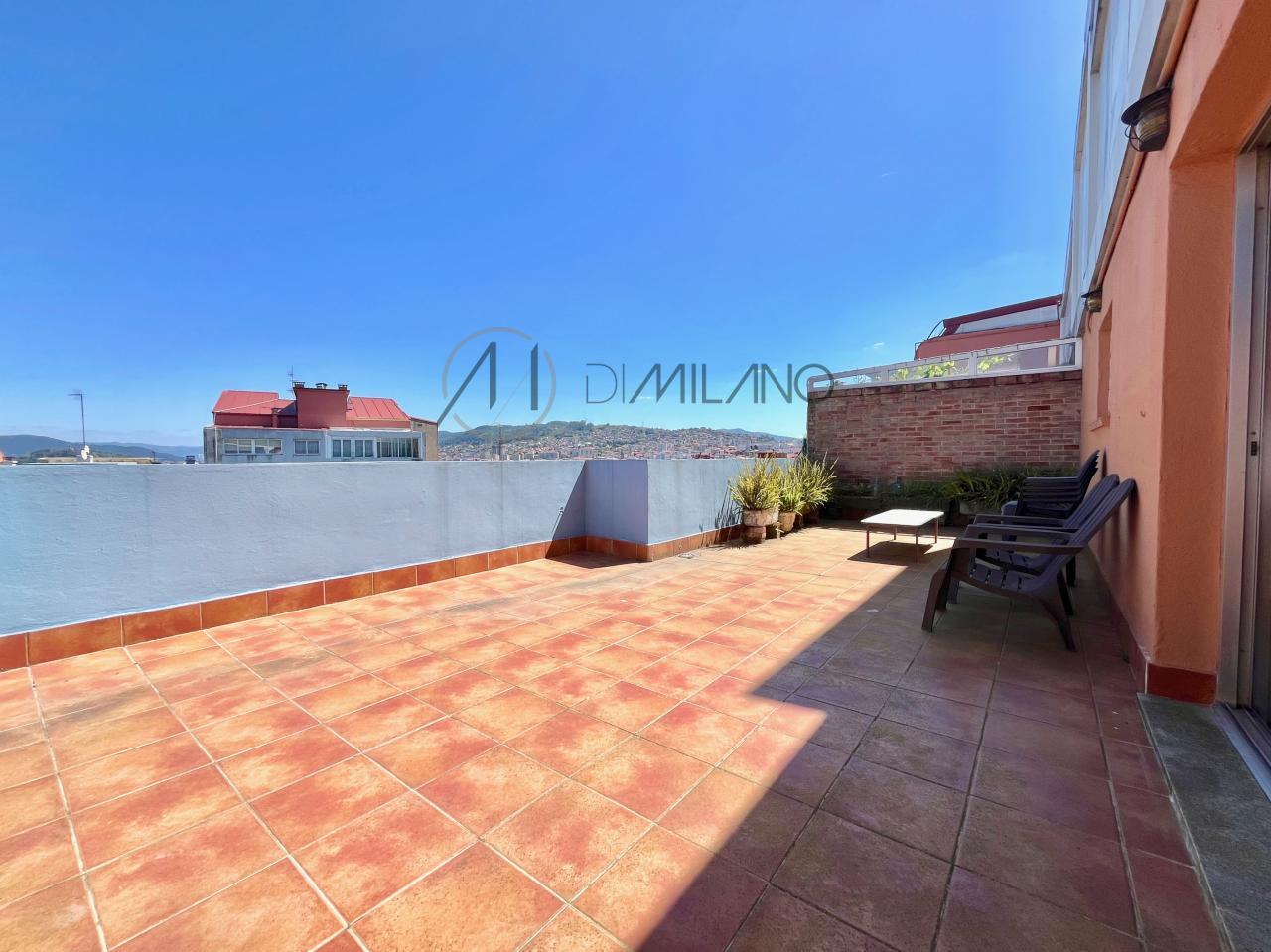 Especular Ático con Terraza y Espectaculares Vistas a la Ría de Vigo