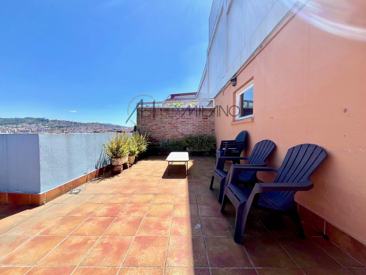 Especular Ático con Terraza y Espectaculares Vistas a la Ría de Vigo