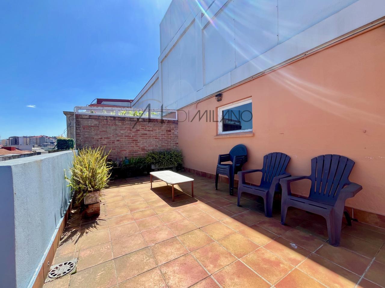 Especular Ático con Terraza y Espectaculares Vistas a la Ría de Vigo