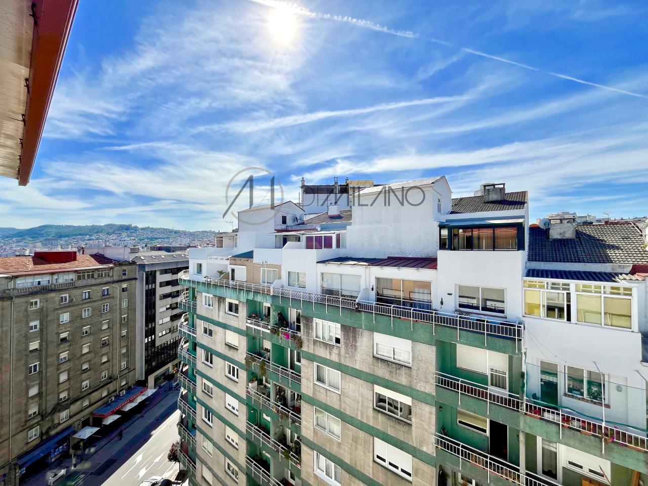 Luminoso Ático con Gran Terraza en Pleno Corazón de la Ciudad de Vigo