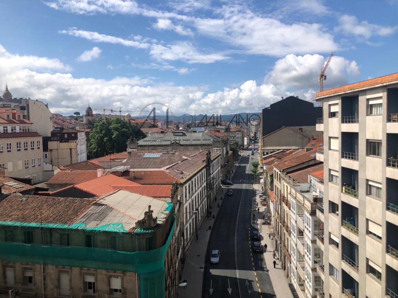Piso exterior, con terraza y garaje, en el centro de la ciudad