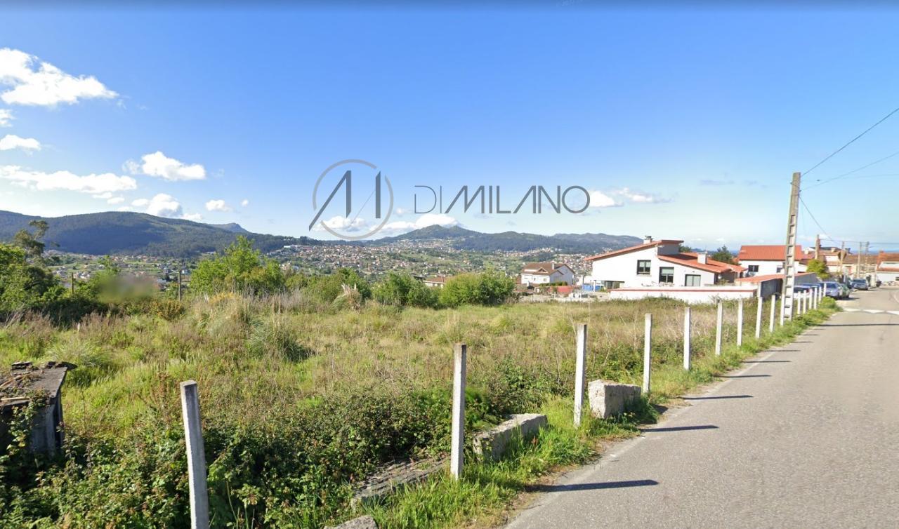 Terreno de 350 m2 con licencia y proyecto en el Meixoeiro, Bembrive (Vigo)