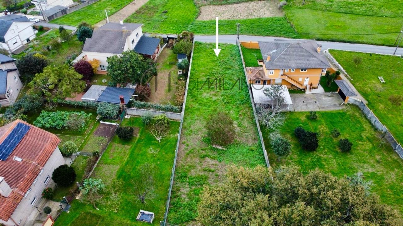 Terreno urbanizable con proyecto de ejecución y licencia aprobada en Beade