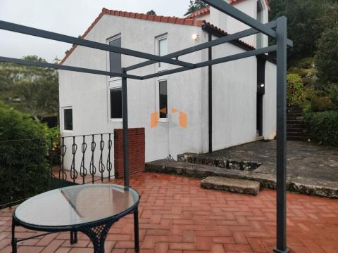 C000196 Venta de casa con piscina y terraza en Baiona Población