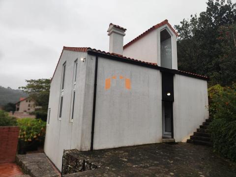 C000196 Venta de casa con piscina y terraza en Baiona Población