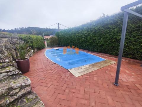 C000196 Venta de casa con piscina y terraza en Baiona Población