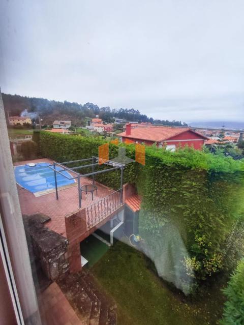C000196 Venta de casa con piscina y terraza en Baiona Población