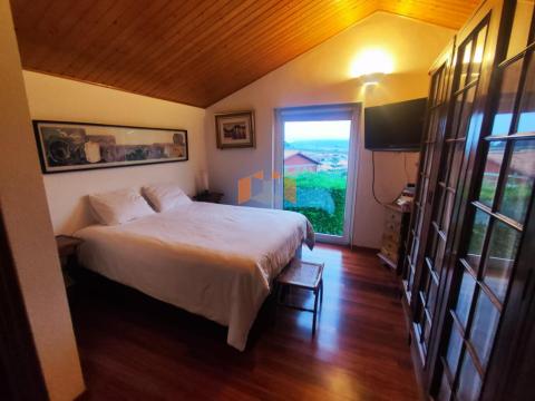 C000196 Venta de casa con piscina y terraza en Baiona Población