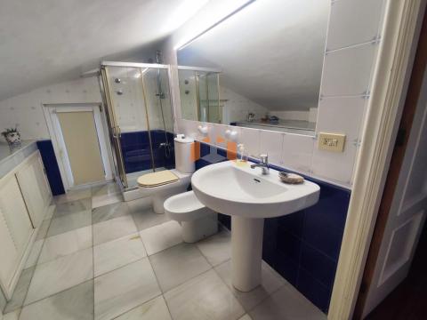 C000196 Venta de casa con piscina y terraza en Baiona Población