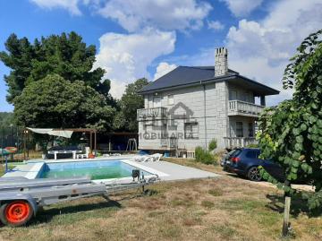 C000442 Venta de casas/chalet con piscina y terraza en Moreiras (Toén)