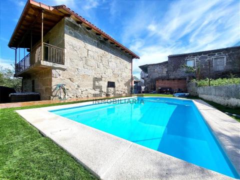 C000542 Venta de casa con piscina y terraza en Allariz