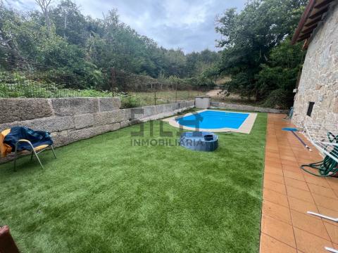 C000542 Venta de casa con piscina y terraza en Allariz