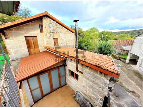 C000542 Venta de casa con piscina y terraza en Allariz